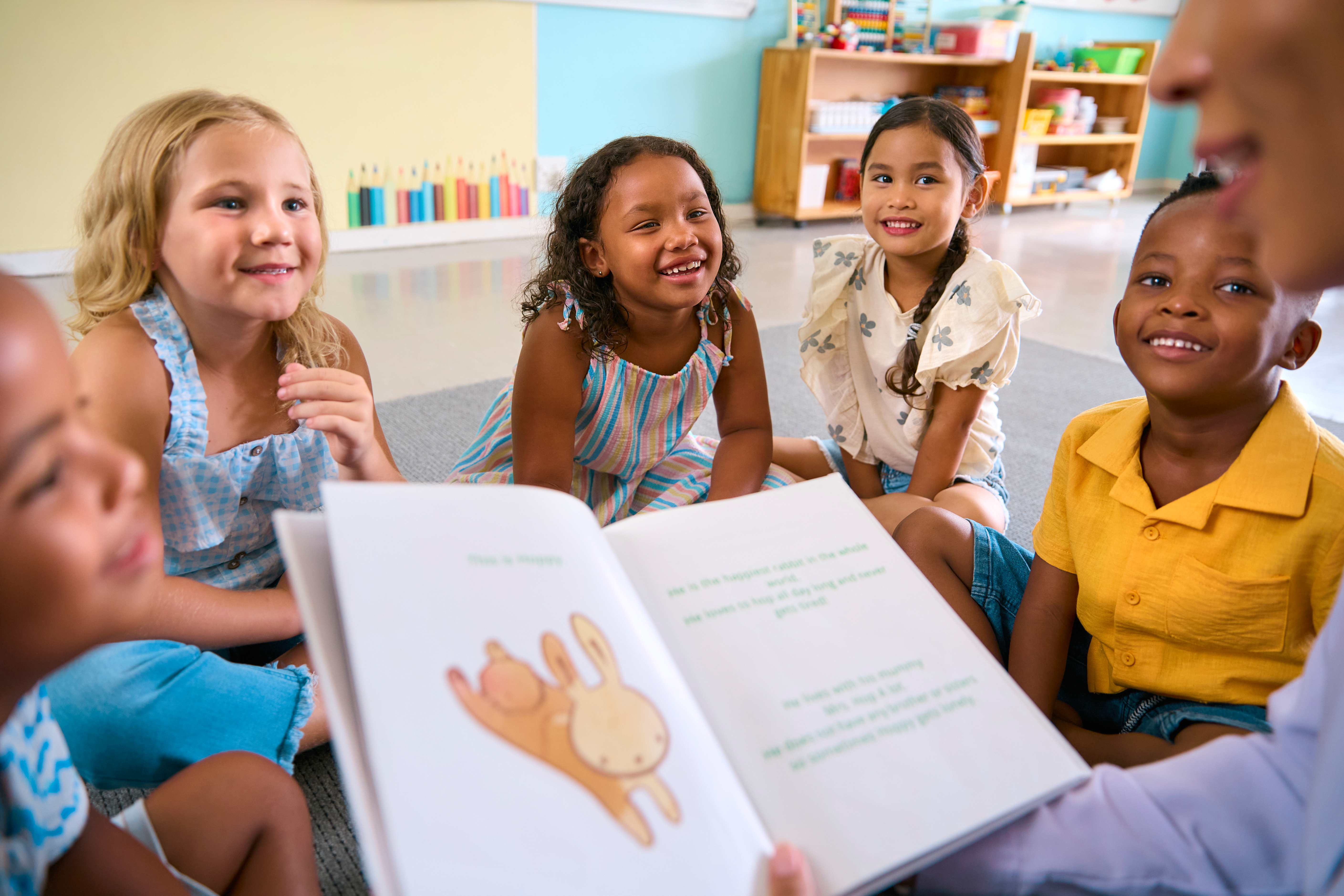 kids reading book 